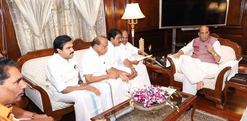 File:A delegation from Kerala led by the Rajya Sabha MP, Shri A.K. Antony calling on the Union Home Minister, Shri Rajnath Singh, in New Delhi on August 30, 2018.jpg
