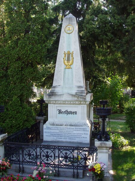 Zentralfriedhof Vienna - Beethoven.jpg