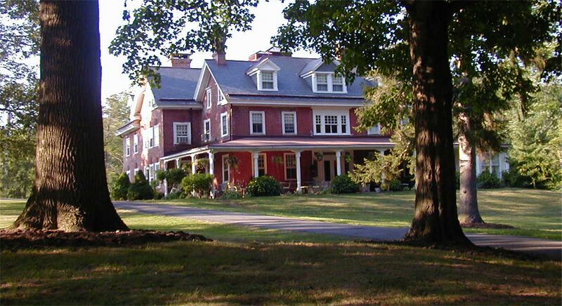File:Cameron Estate Inn.jpg